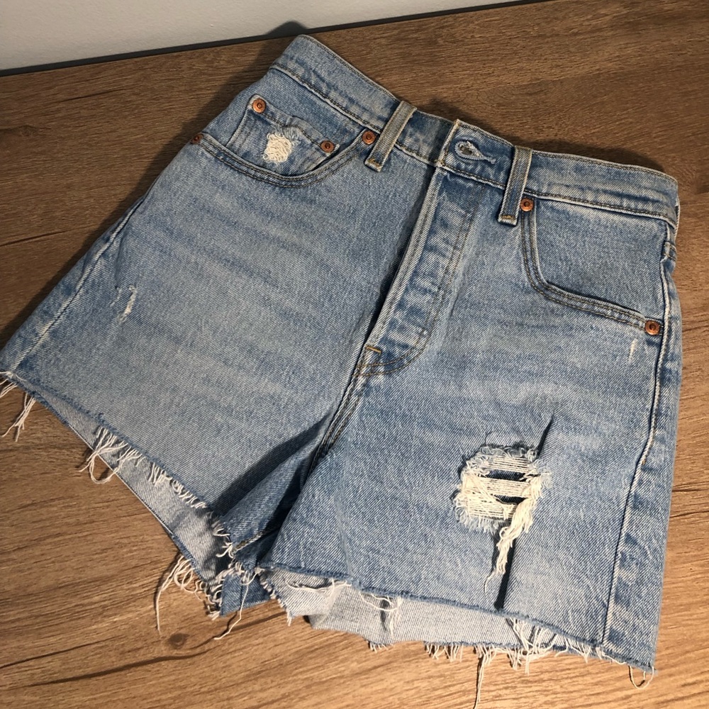 Levi’s rib cage short